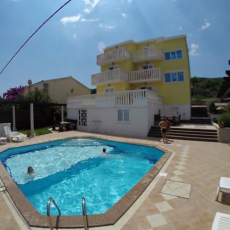 Apartments Romana Слатине Экстерьер фото