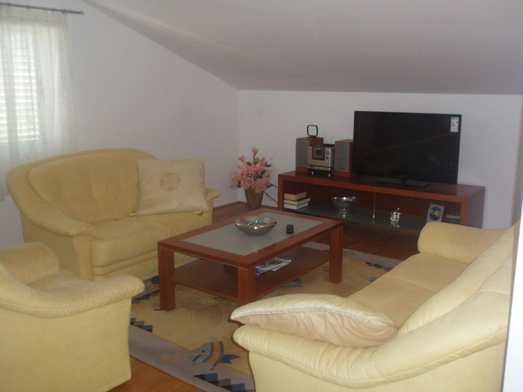 Apartments Romana Слатине Экстерьер фото