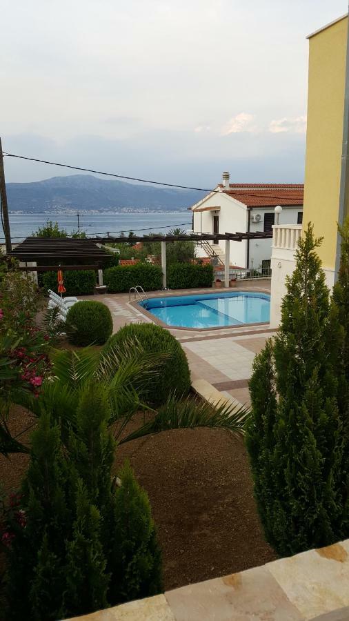 Apartments Romana Слатине Экстерьер фото