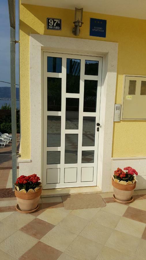 Apartments Romana Слатине Экстерьер фото