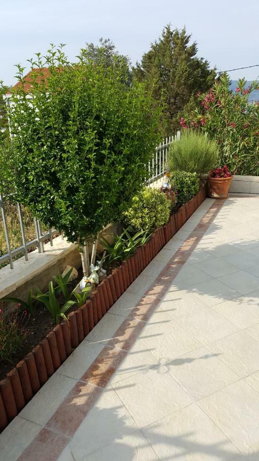 Apartments Romana Слатине Экстерьер фото