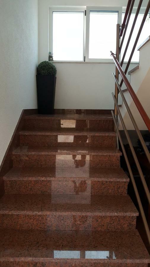 Apartments Romana Слатине Экстерьер фото