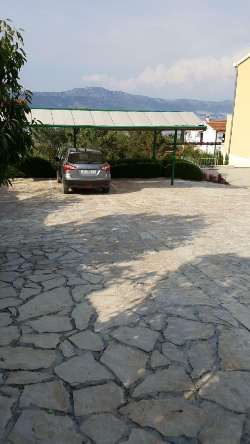 Apartments Romana Слатине Экстерьер фото