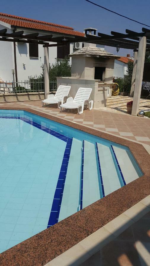 Apartments Romana Слатине Экстерьер фото
